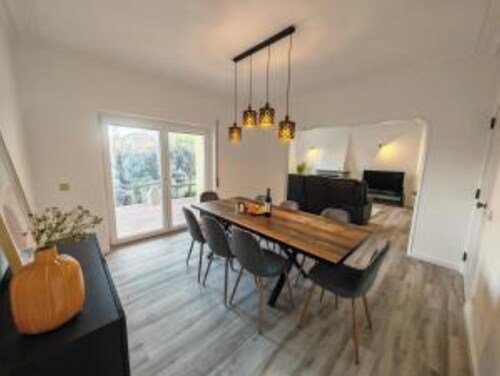 Bay Golf House (with a terrace and a large garden)