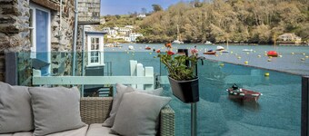 The Glass House, Fowey Luxury, parking & mooring