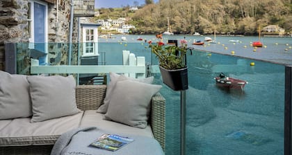 The Glass House, Fowey Luxury, parking & mooring