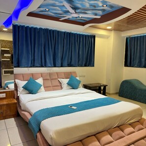 Deluxe-Doppelzimmer, Stadtblick | Kostenloses WLAN, Bettwäsche