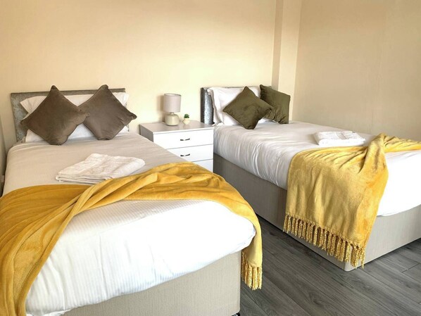 Ferienhaus | 4 Schlafzimmer, Bügeleisen/Bügelbrett, kostenloses WLAN, Bettwäsche