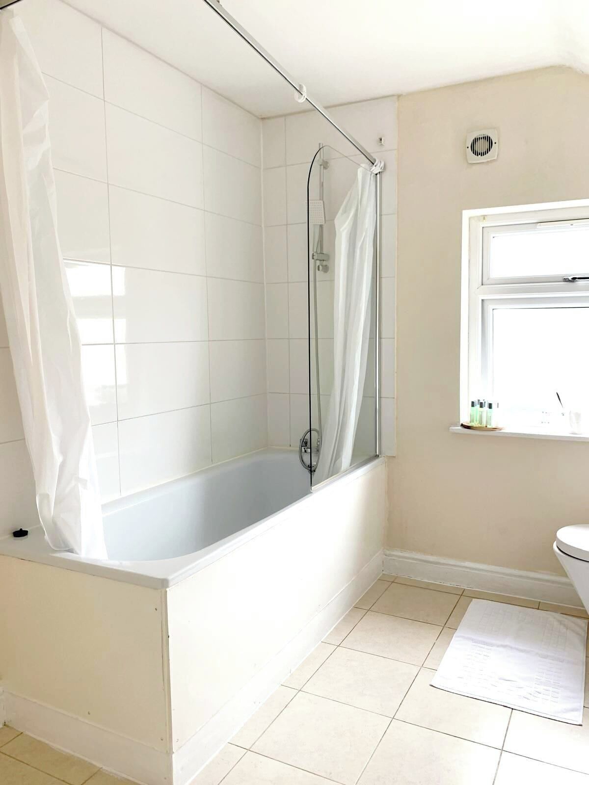 House | Bathroom | Shower, towels