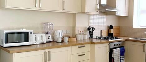 House | Private kitchen | Fridge, microwave, oven, stovetop