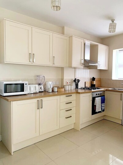 Spacious 4bed Home Near Woking Attractions&nature