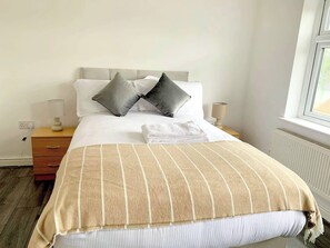 4 chambres, fer et planche à repasser, Wi-Fi gratuit, draps fournis