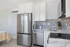 Fridge, microwave, oven, stovetop - Cozy Condo in Sebastian! (Sebastian)