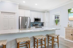 Fridge, microwave, oven, stovetop - Cozy Studio Condo in Sebastian! (Sebastian)