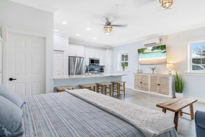 1 bedroom, desk, WiFi, bed sheets - Cozy Studio Condo in Sebastian! (Sebastian)