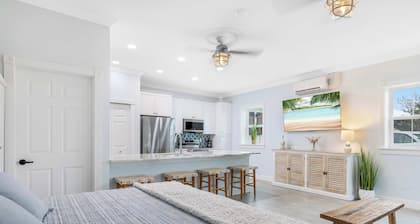 Cozy Studio Condo in Sebastian!