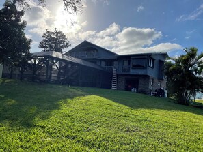 المنشأة من الخارج