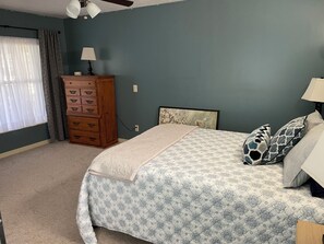 5 habitaciones, tabla de planchar con plancha, wifi y ropa de cama 
