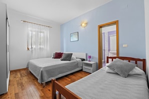 4 chambres, fer et planche à repasser, lit parapluie, Wi-Fi gratuit