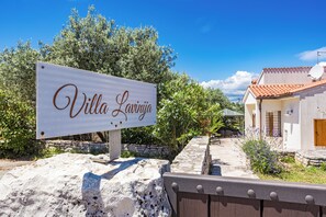 Property grounds - Villa Lavinija (Kavran)