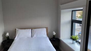 3 bedrooms, desk, iron/ironing board, WiFi