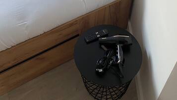 3 bedrooms, desk, iron/ironing board, WiFi