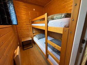 2 bedrooms, in-room safe, travel cot, bed sheets