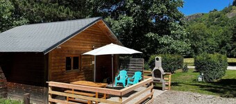 Cocooning riverside Chalet on a small campsite in the Heart of Auvergne