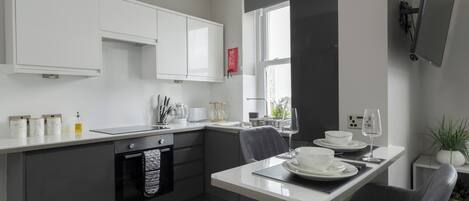 Lejlighed | Privat køkken | Køleskab, mikrobølgeovn, ovn, kogeplade