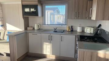 Kabin | Dapur pribadi | Lemari es, microwave, oven, dan kompor