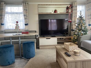 Cabin | Living area - Family&dog-friendly Caravan Near Porthcawl Beaches (Porthcawl)