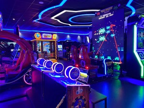 Cabin | Games room - Family&dog-friendly Caravan Near Porthcawl Beaches (Porthcawl)