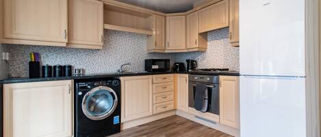 House | Private kitchen | Fridge, microwave, oven, stovetop