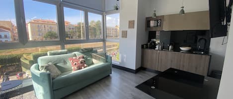 Apartment, 1 Queen-Bett und Schlafsofa (1 Bedroom) | 1 Schlafzimmer, Bügeleisen/Bügelbrett, Bettwäsche