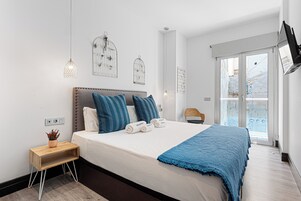 Apartamento, 1 cama de matrimonio con sofá cama (1 Bedroom) | 1 dormitorio, tabla de planchar con plancha, ropa de cama