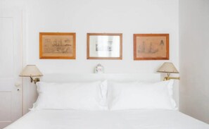 2 habitaciones, escritorio, tabla de planchar con plancha y wifi gratis 