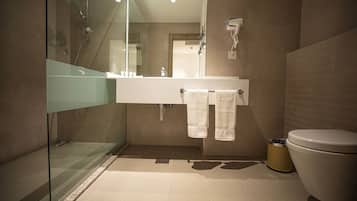 Đồ dùng nhà tắm miễn phí, xà phòng, dầu gội, giấy vệ sinh