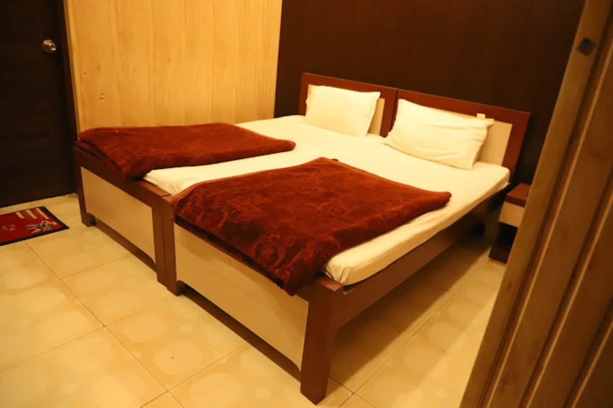 Deluxe Double Room, City View | WiFi (free), bed sheets