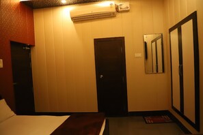 Phòng đôi Deluxe, quang cảnh thành phố | Truy cập Internet không dây miễn phí, bộ trải giường
