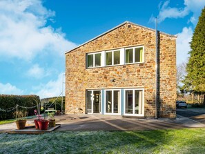 House | Exterior - Stylish Retreat With Sauna (Saint-Hubert)