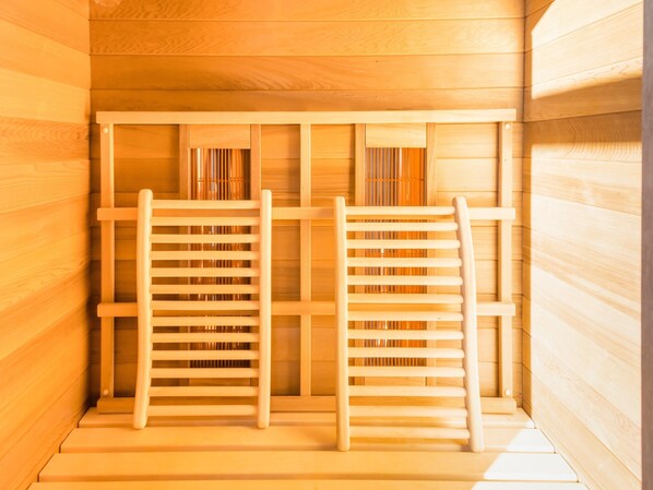 House | Spa treatment - Stylish Retreat With Sauna (Saint-Hubert)