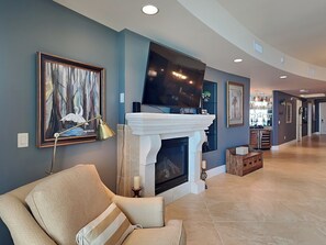 Smart TV, fireplace