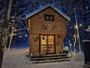 Exterior - `Oda` Log Cabin with Cedar Hot Tub & Sauna on wood (Bracebridge)