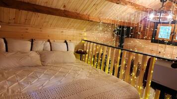 1 makuuhuone, työpöytä, silitysrauta/-lauta, vauvan matkasänky