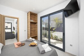 2 bedrooms, iron/ironing board, WiFi, bed sheets