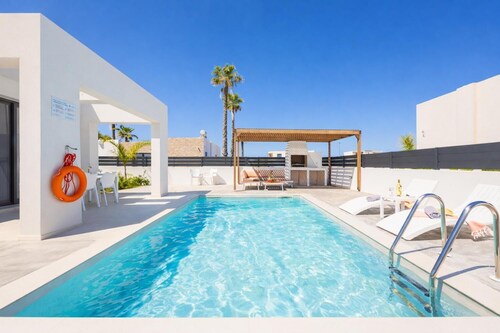 Villa Salty Sun 1 - Two Bedroom Villa, Sleeps 4