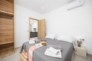 2 habitaciones, tabla de planchar con plancha, wifi y ropa de cama