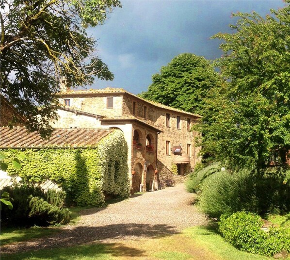 واجهة المنشأة