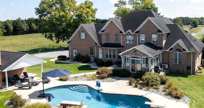 Guest Lodge | Private Pool | Outdoor Dining | Game Room