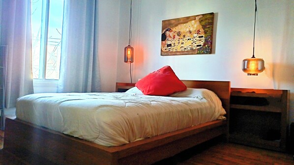 2 bedrooms, in-room safe, desk, iron/ironing board