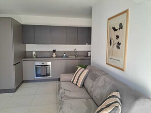 經典公寓 | 私人廚房 | 雪櫃、焗爐、爐具、洗碗機