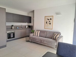 Lägenhet Classic | Vardagsrum | 32-tums platt-tv med satellitkanaler