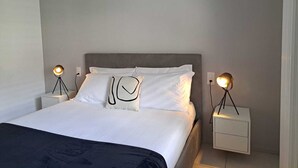 Basic Condo | Down comforters, iron/ironing board, cribs (surcharge), WiFi (free) - Urban Apartments  (Lugano)