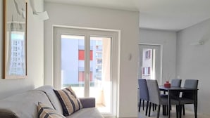 Classic Apartment | Living area | 32-inch flat-screen TV with satellite channels - Urban Apartments  (Lugano)