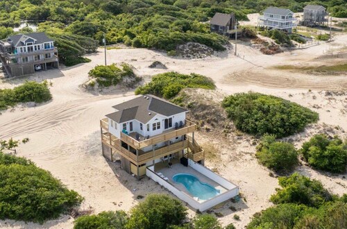 Blue Moon - 4x4 Carova Beach, Ocean View, Pool, Hot Tub, Rec Room, Pool Table