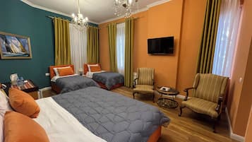 Exclusive Studio Suite, 1 Bedroom, Non Smoking, Jetted Tub | 1 bedroom, desk, blackout drapes, free WiFi