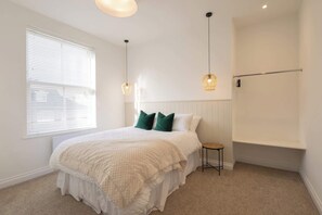 1 bedroom, iron/ironing board, WiFi, bed sheets - Host & Stay | Apartment 3, King's Court (Scarborough)
